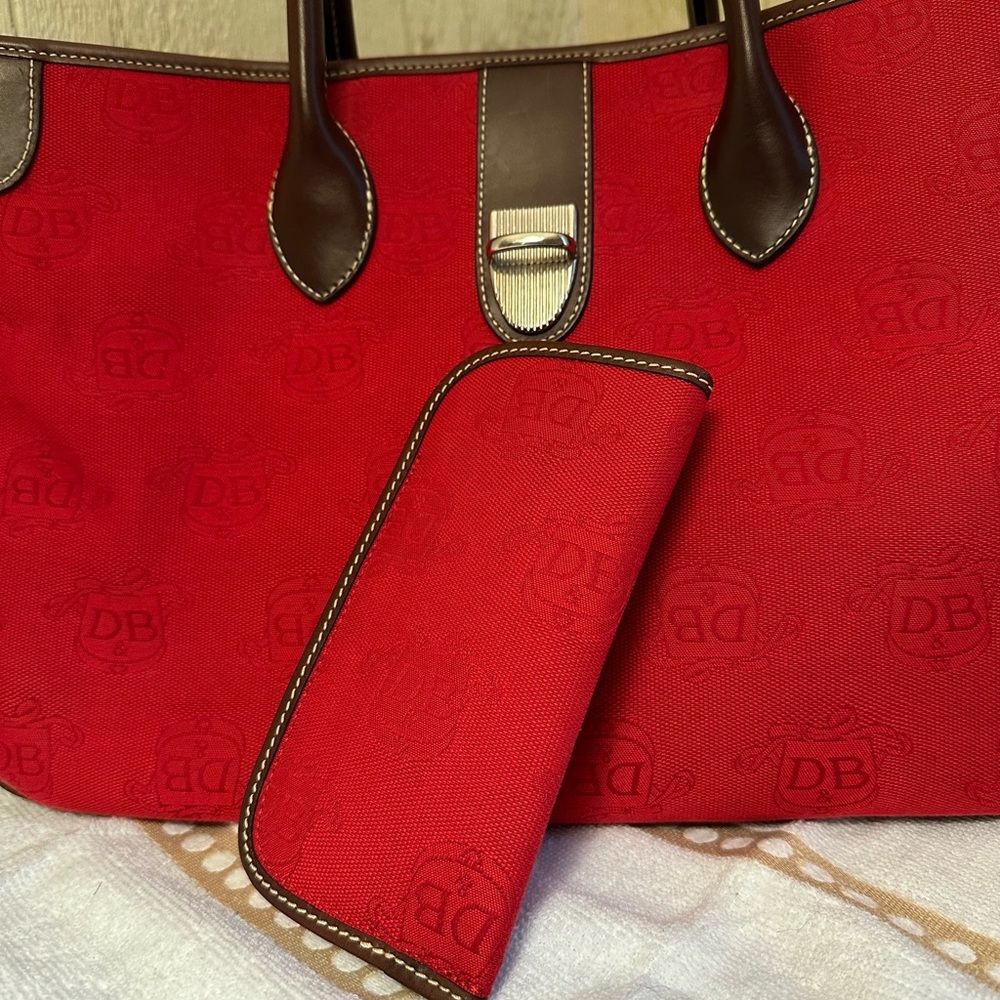 Dooney & Bourke Donegal Crest Red Tote/Handbag - Picture 8 of 8